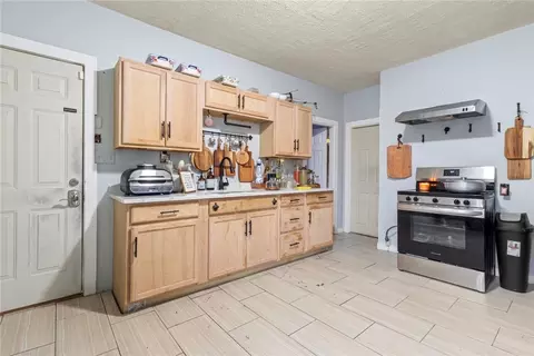 Entry Way - 75 South St, Woonsocket, RI 02895 photo 1 of 2