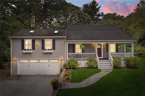 11 Houghton St, Barrington, RI 02806