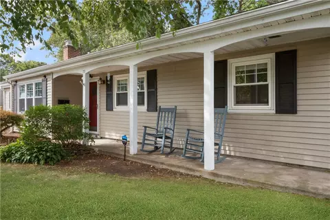 75 Capron Farm Dr, Warwick, RI 02886