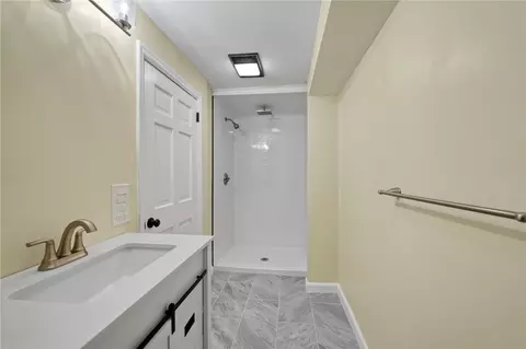 Bath - 211 Irving Rd, Warwick, RI 02888 photo 1 of 2