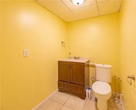 Bath - 989 Putnam Pike, Glocester, RI 02814 photo 4 of 4