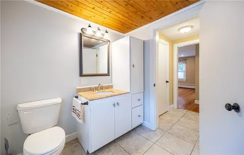Bath - 989 Putnam Pike, Glocester, RI 02814 photo 3 of 4