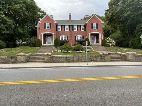66 Main St, Hope, RI 02831