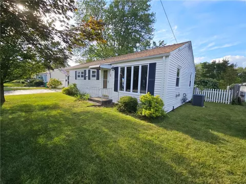 35 Grotto Ave, Warwick, RI 02888