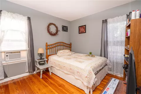41 Verdun St, Woonsocket, RI 02895 photo 9