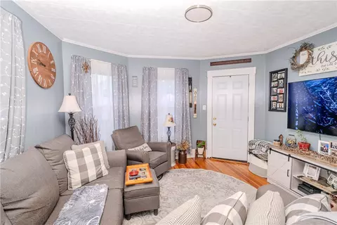41 Verdun St, Woonsocket, RI 02895 photo 3