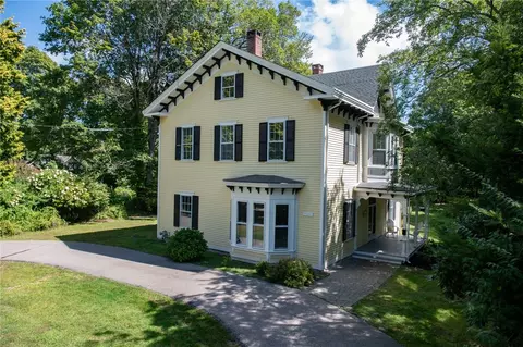 81 Old North Rd, Kingston, RI 02881