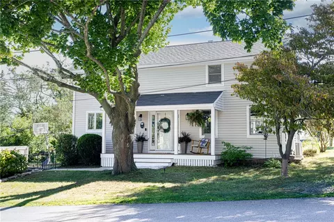 11 Maniton Dr, Portsmouth, RI 02871