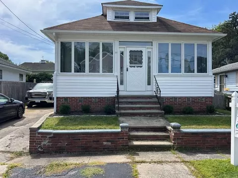 22 Madison St, Warwick, RI 02888