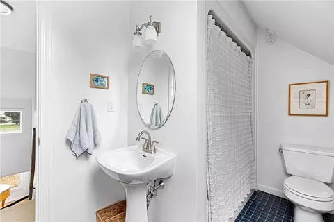 Bath - 41 8th Ave, Warwick, RI 02886 photo 4 of 5