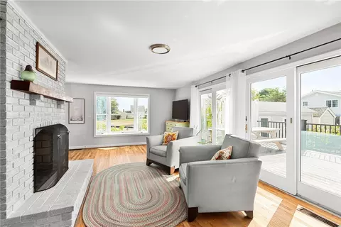 Living - 41 8th Ave, Warwick, RI 02886 photo 3 of 5