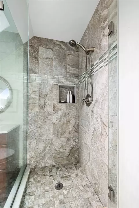 Bath - 41 8th Ave, Warwick, RI 02886 photo 3 of 5