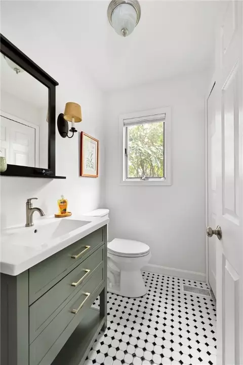Bath - 41 8th Ave, Warwick, RI 02886 photo 1 of 5