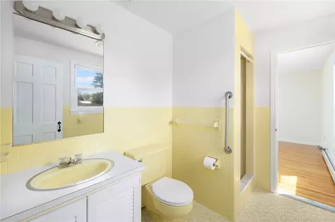 Bath - 46 Ray St, Coventry, RI 02816 photo 3 of 8
