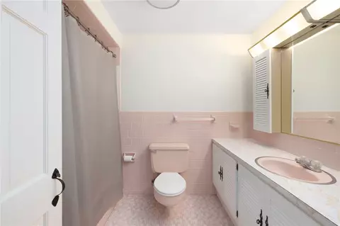 Bath - 46 Ray St, Coventry, RI 02816 photo 5 of 8