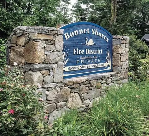 51 Bonnet Shores Rd, Narragansett, RI 02882