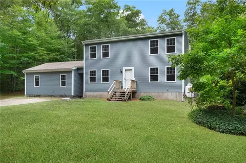 219 Fenner Hill Rd, Hope Valley, RI 02832