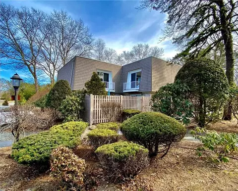 17 Caddy Rock Rd #D, North Kingstown, RI 02852