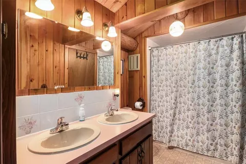 Bath - 445 Maureen Cir, Burrillville, RI 02839 photo 4 of 4