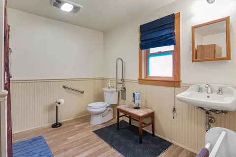 Bath - 445 Maureen Cir, Burrillville, RI 02839 photo 2 of 4