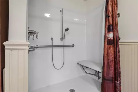 Bath - 445 Maureen Cir, Burrillville, RI 02839 photo 3 of 4