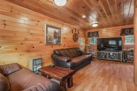Living - 445 Maureen Cir, Burrillville, RI 02839 photo 4 of 5
