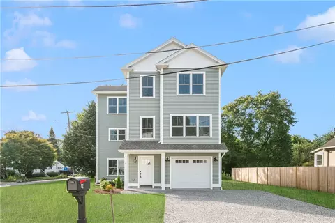 8 Wheeler St, Warwick, RI 02889