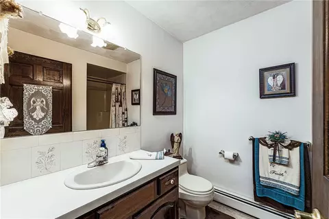 Bath - 9 E Lake View Dr, North Providence, RI 02904 photo 3 of 4