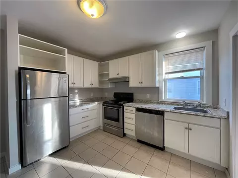 17 Summer St, Westerly, RI 02891