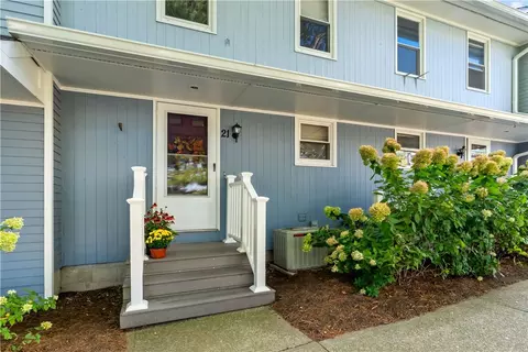 4 Smithfield Rd #21, North Providence, RI 02904