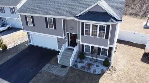 32 Dike St, Woonsocket, RI 02895 photo 3