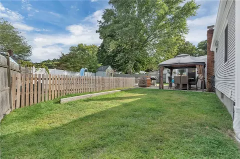 32 Wade Rd, Woonsocket, RI 02895 photo 9