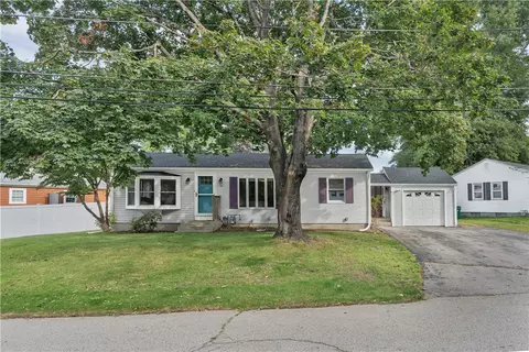 32 Wade Rd, Woonsocket, RI 02895 photo 2