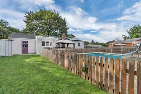32 Wade Rd, Woonsocket, RI 02895 photo 6