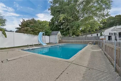32 Wade Rd, Woonsocket, RI 02895 photo 7