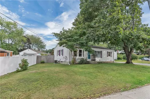 32 Wade Rd, Woonsocket, RI 02895 photo 3