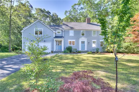 3 Echo Dr, Barrington, RI 02806