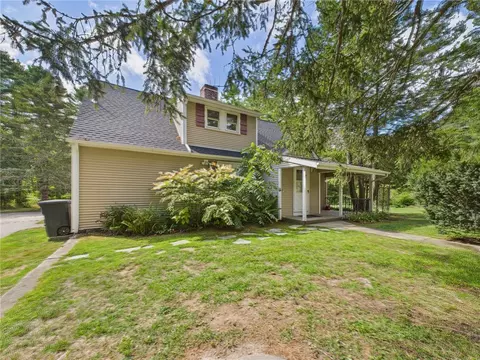 17 Pasquisett Trl, Charlestown, RI 02813