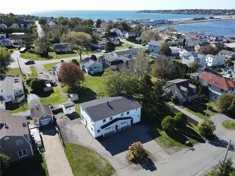 65 Seascape Ave, Middletown, RI 02842