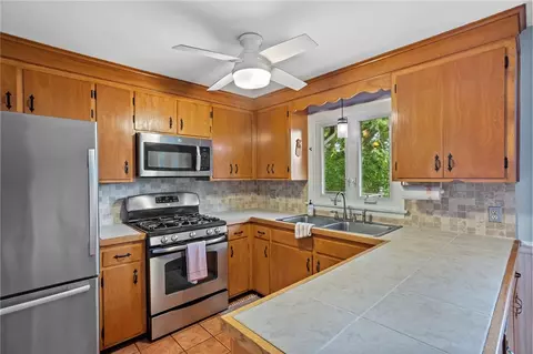 Kitchen - 9 Boiling Spring Ave, Westerly, RI 02891 photo 2 of 5