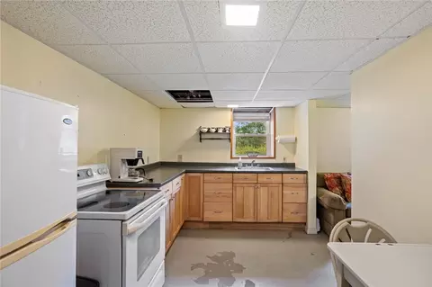Kitchen - 9 Boiling Spring Ave, Westerly, RI 02891 photo 4 of 5