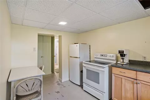 Kitchen - 9 Boiling Spring Ave, Westerly, RI 02891 photo 5 of 5