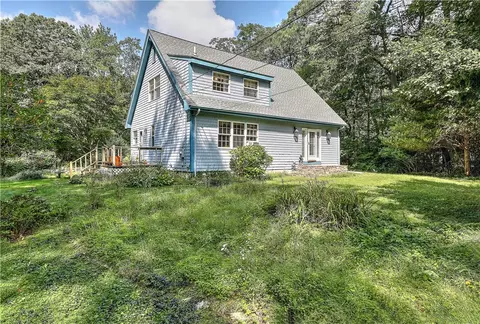 16 Salisbury St, Rehoboth, MA 02769