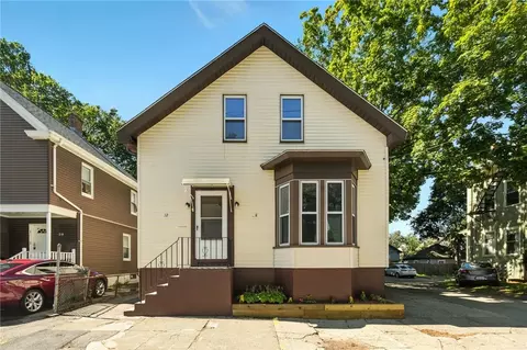 32 Carver St, Pawtucket, RI 02860