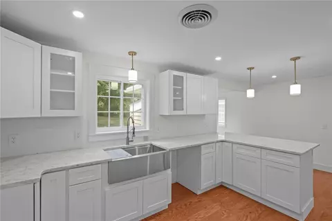 889 Centerville Rd, Warwick, RI 02886 photo 9