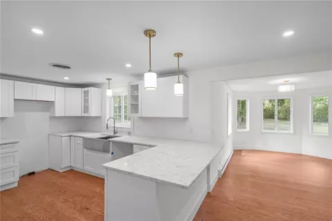 889 Centerville Rd, Warwick, RI 02886 photo 7