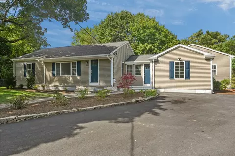 889 Centerville Rd, Warwick, RI 02886 photo 2
