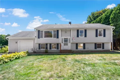 42 Homeland Ave, Narragansett, RI 02882