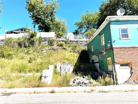 115 Railroad St, Woonsocket, RI 02895 photo 3