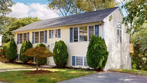 65 Eleventh Ave, Woonsocket, RI 02895